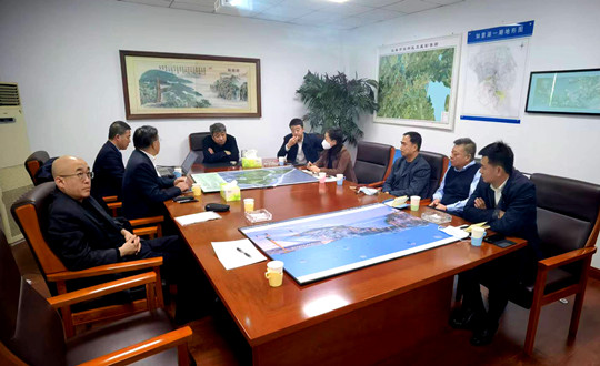 13.集团董事长一行到双阳区当局参与省体育训练基地汇报会_副本.jpg
