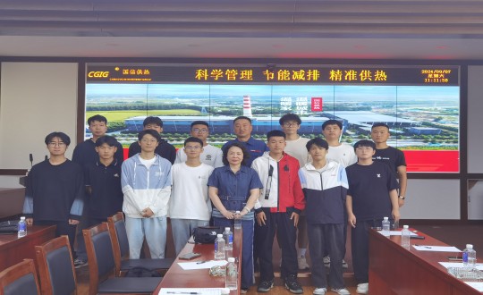 14.实习生入职培训合影留想_副本.jpg