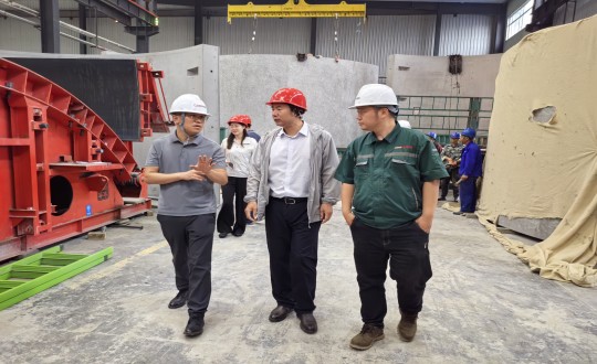 2024年7月5日，市建委初审工作组一行到访装配式总公司实地调查调研_副本.jpg