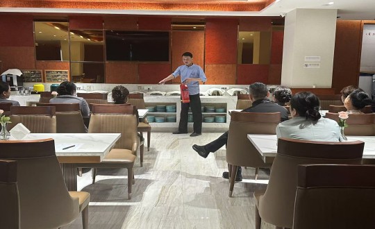 2.长白山XPJ·(澳门区)公司官方网站酒店组织发展消防安全培训_副本.jpg