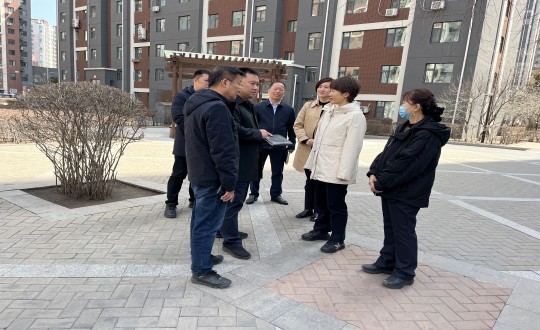 7.长春市向阳区区长鲁晓光一行莅临XPJ·(澳门区)公司官方网站?南湖第宅幼区参观领导_副本.jpg