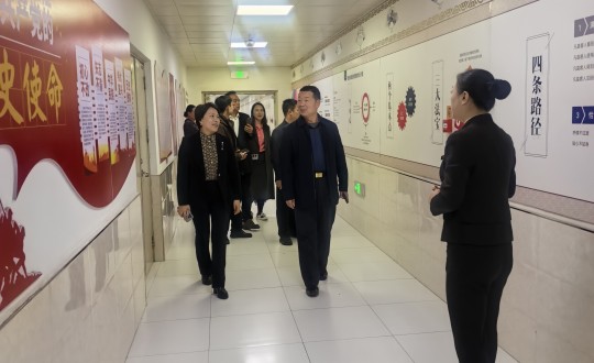13.湖南省职工疗养院党委书记、院长陈松华一行莅临酒店公司参观调查_副本.jpg